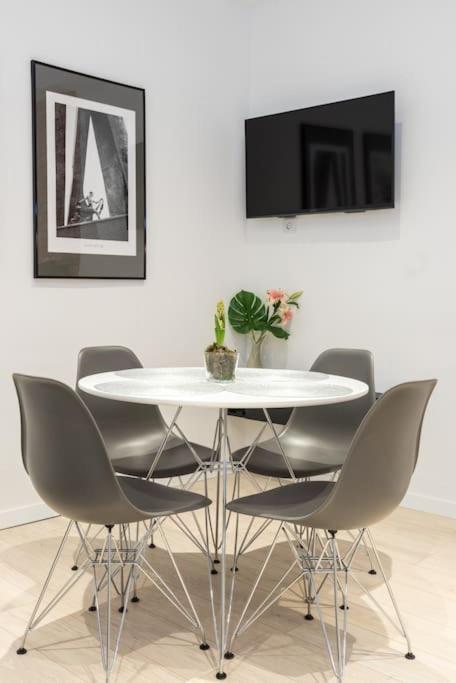 With Air Conditioning In The Heart Of Cracow Heart Appartement